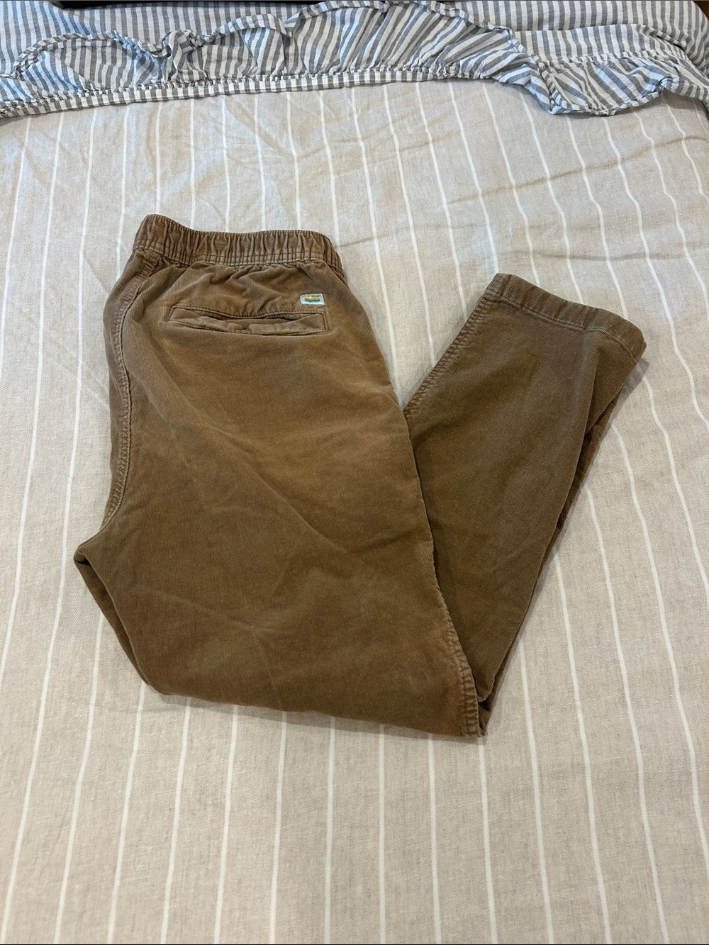 Vuori Men's Ripstock Corduroy Pants in Brown